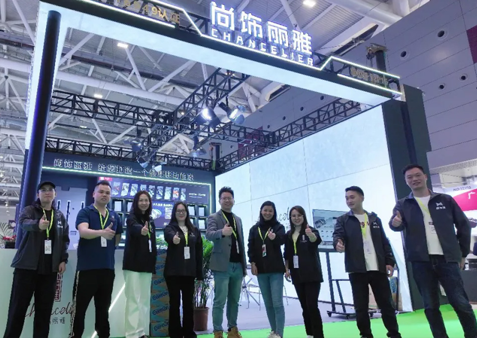 好多人。∽鹆比松褪遣 2025 深圳九州生态博览会暨客户大会圆满落幕----千人共鉴新品牌矩阵发布与行业生态重构